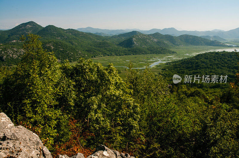 美丽的斯卡达湖渔业度假村