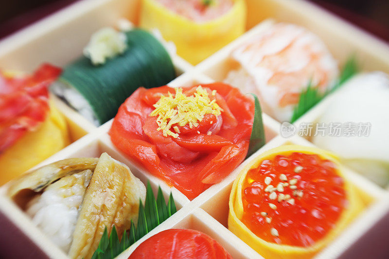 色彩斑斓的寿司集