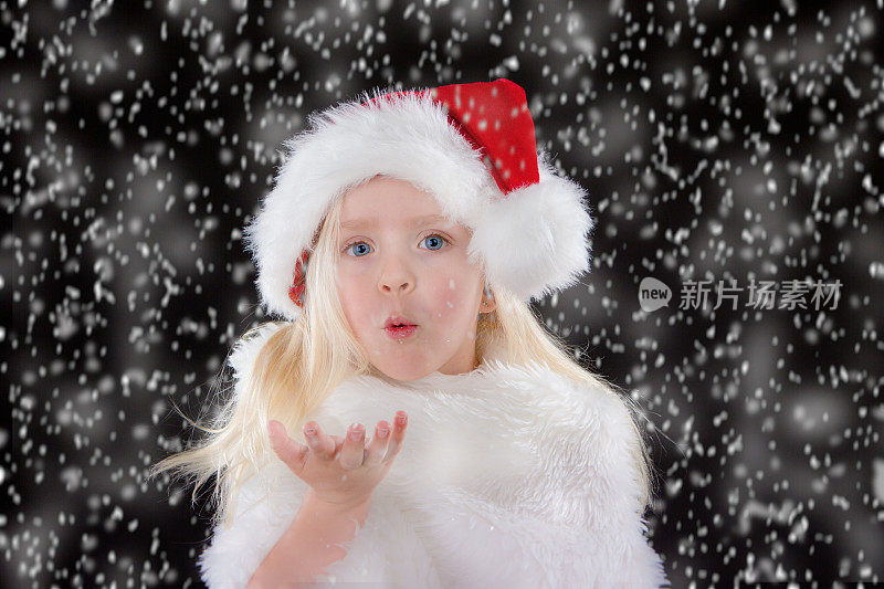 小女孩吹雪