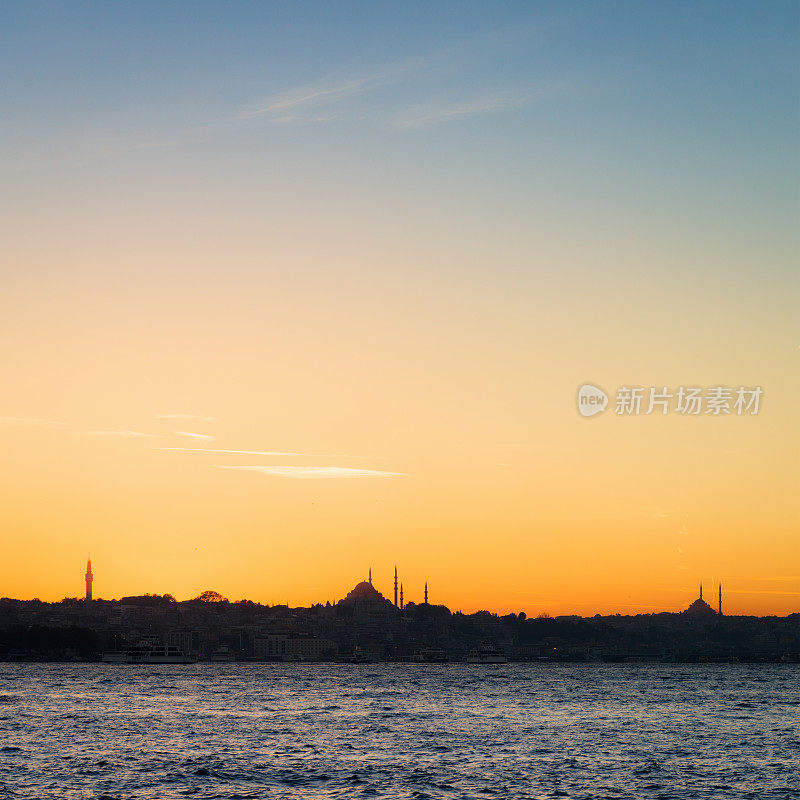 黄昏时伊斯坦布尔老城的天际线