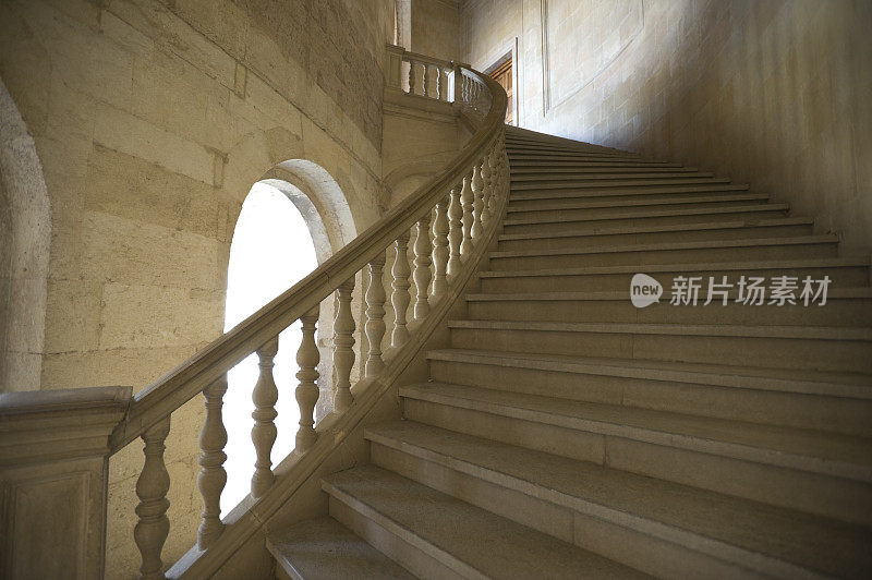 西班牙格拉纳达阿尔罕布拉宫的建筑楼梯