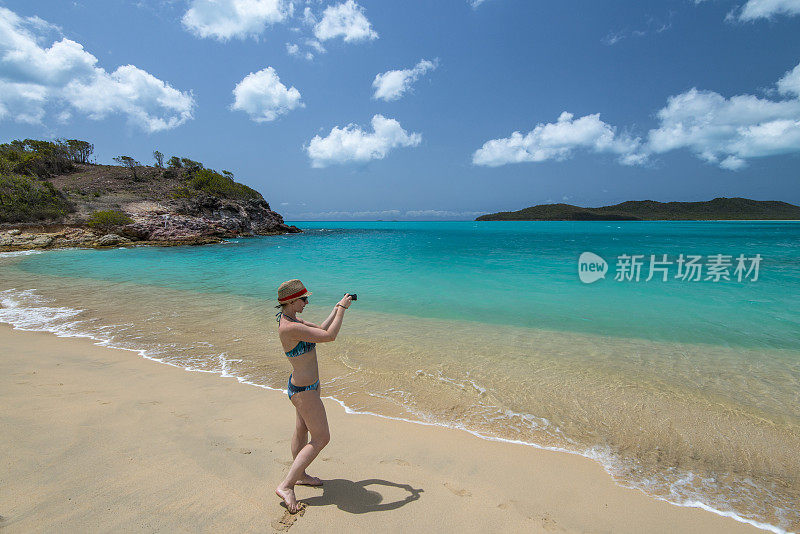 女人拍照，除了温柔的海浪，海滩