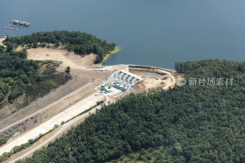 水力发电厂和水坝