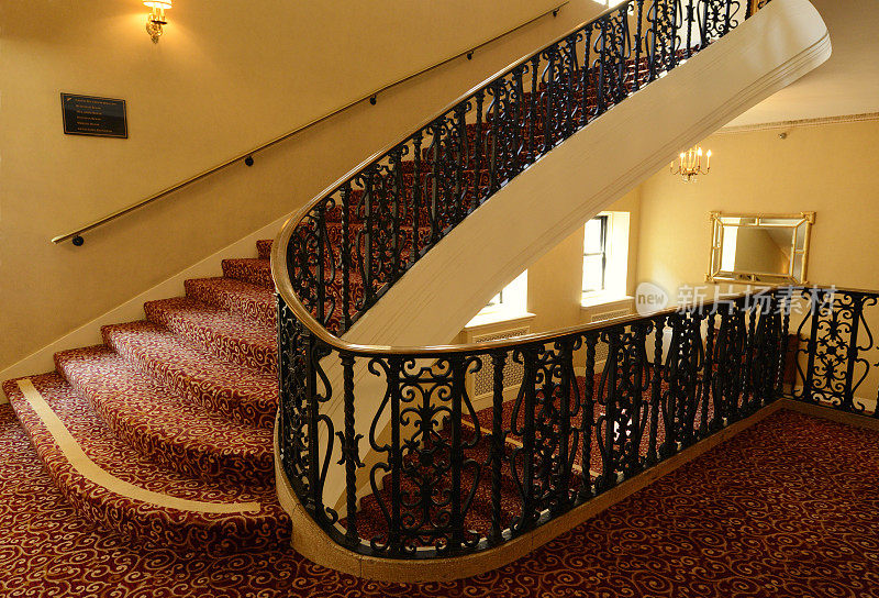 古代旅馆的楼梯,芝加哥。