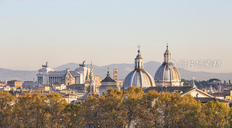 秋天，意大利，罗马的天际线和教堂的圆屋顶