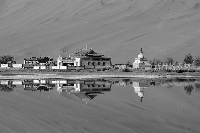 巴丹吉林寺，映湖，内蒙古
