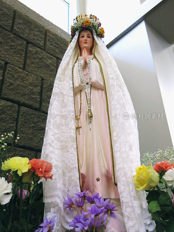 我们的法蒂玛圣母雕像祈祷念珠花冠