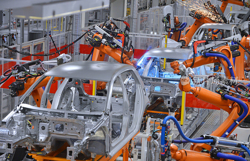 机器人在工厂焊接