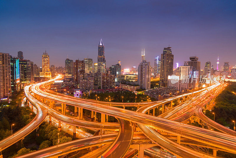 上海繁忙的高架路口