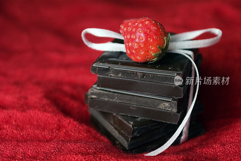 巧克力棒和草莓