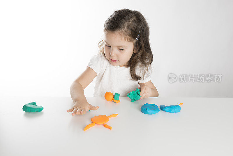幼童玩玩粘土