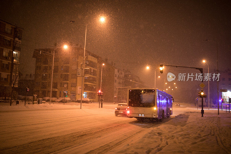 雪夜在城中