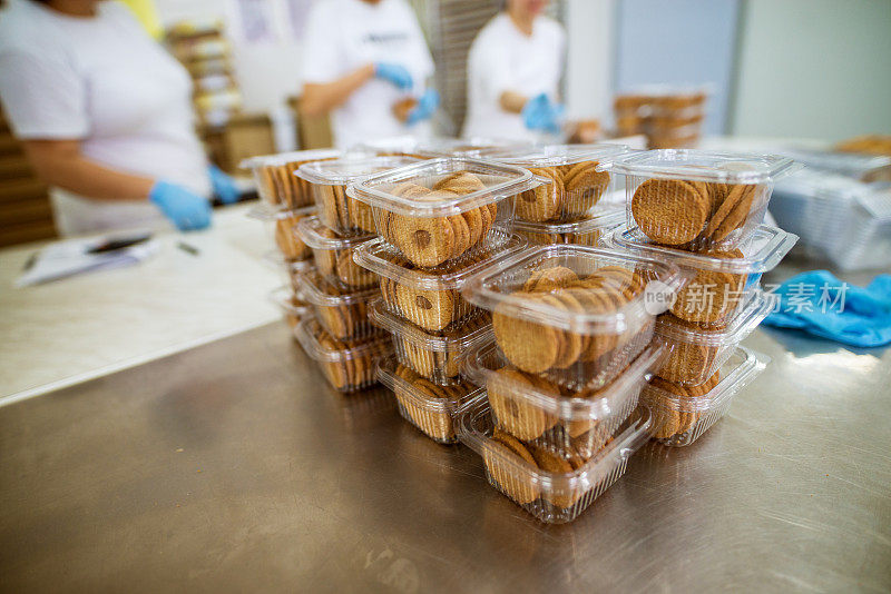 饼干工厂，食品工业。制作包装。饼干的生产。