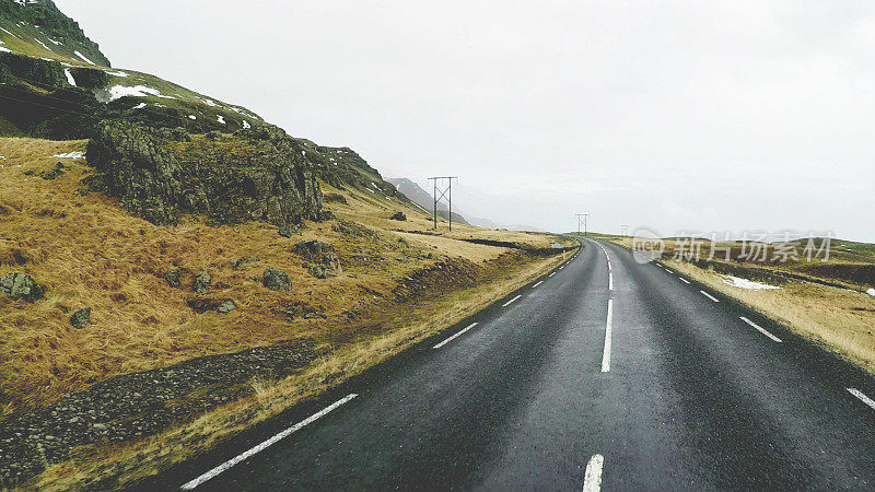 空无一人的道路