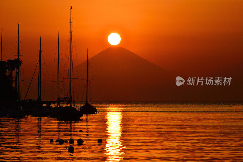 富士山和日落后的日落