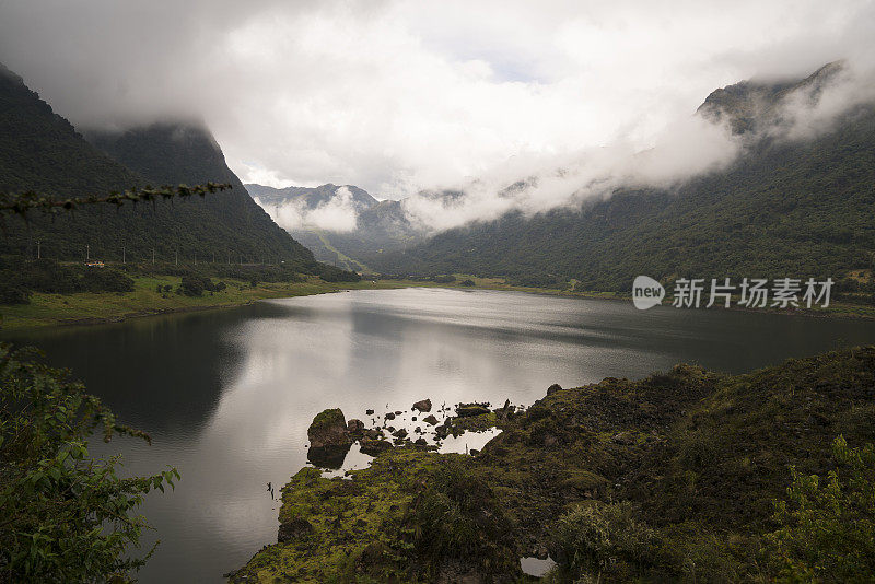 厄瓜多尔多雨的圣巴勃罗湖