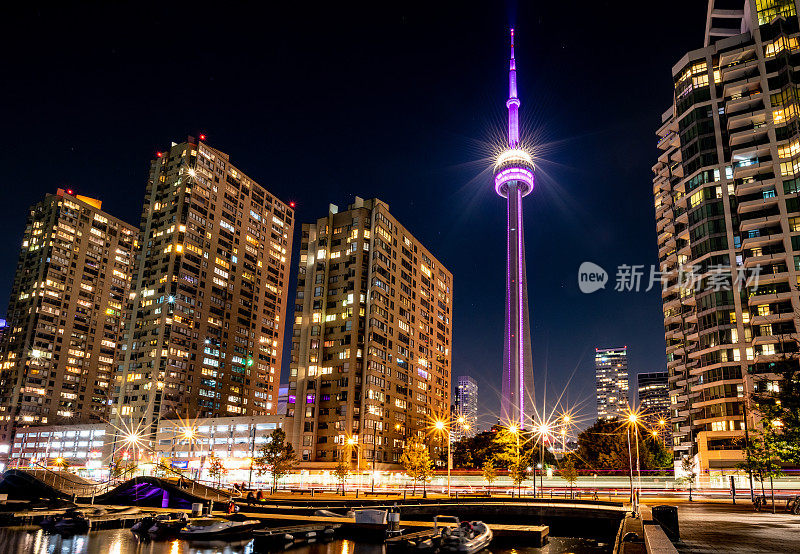 加拿大国家电视塔的多伦多夜景