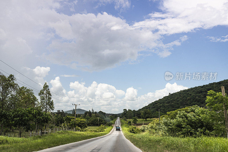 古巴维拉克拉拉省科兰特斯自然保护区公园穿过托普斯的小路