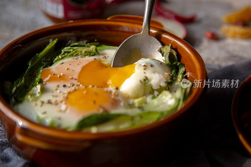 家常菜:鸡蛋炒饭和蔬菜