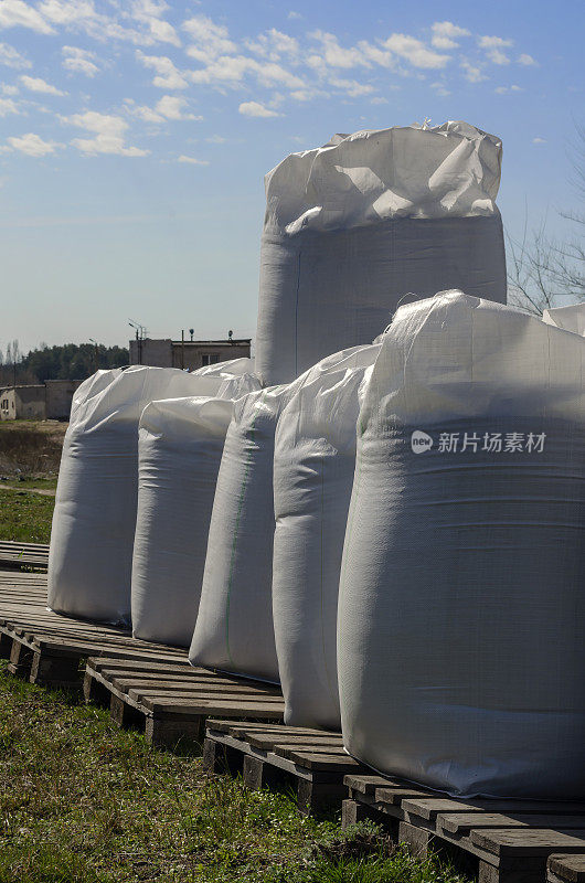 农业肥料装在大袋子里。