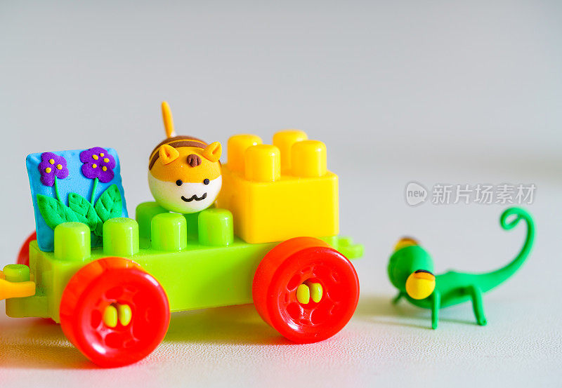 儿童玩具:积木和粘土