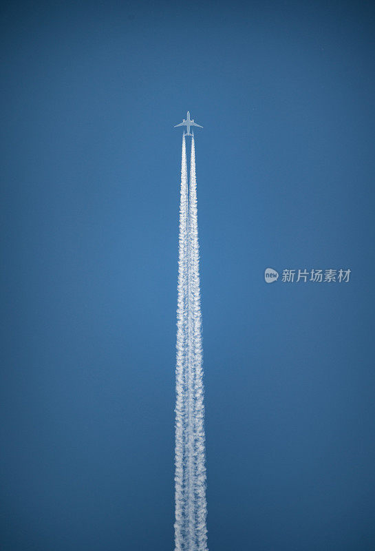 飞机在高空