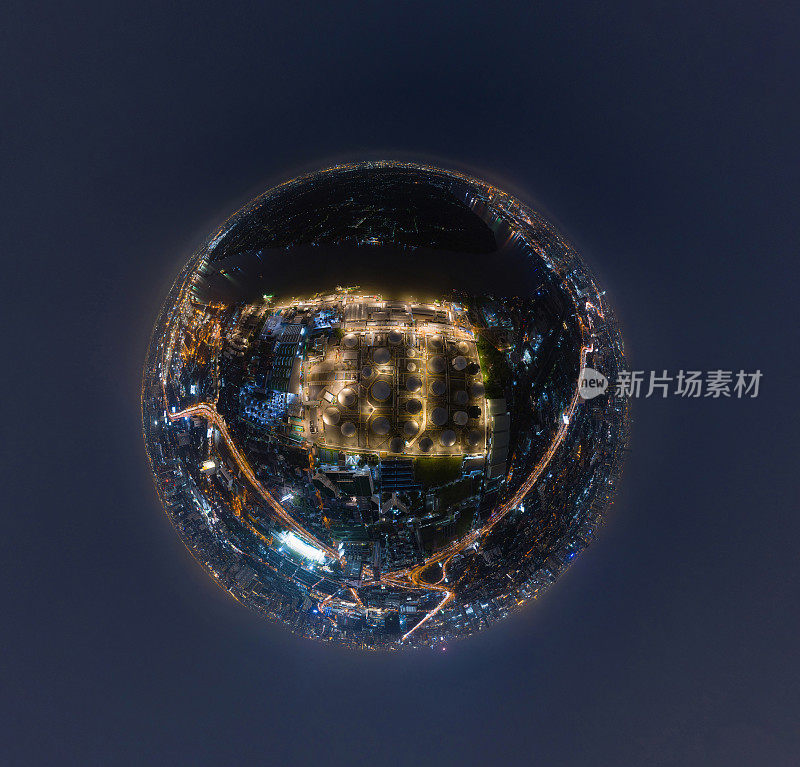 小星球360度球体。泰国曼谷市班纳区工业工程概念中石化炼油厂和海洋夜间全景图。油气罐