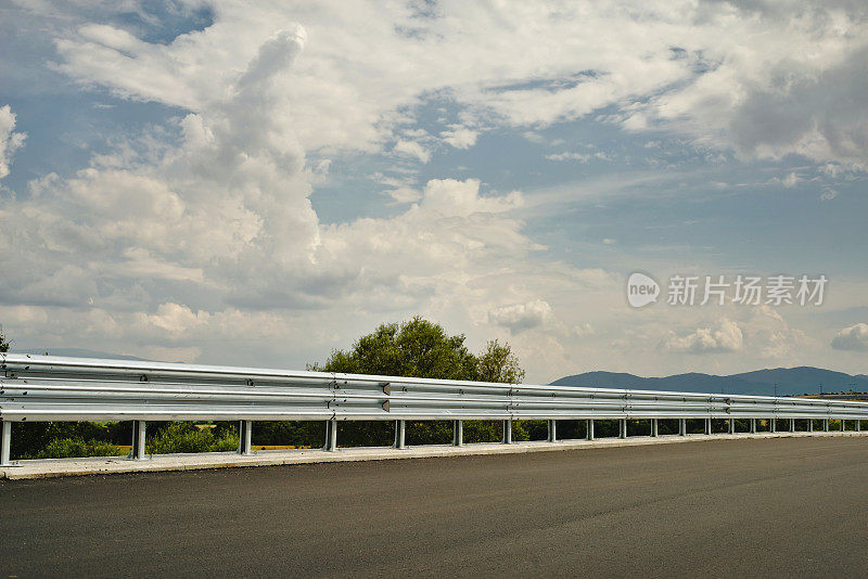 空无一人的道路