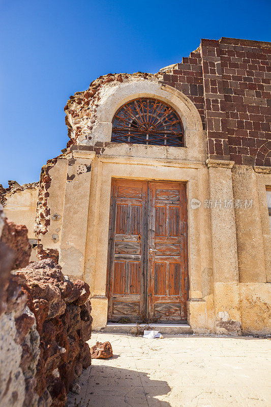 希腊圣托里尼岛伊亚的教堂废墟