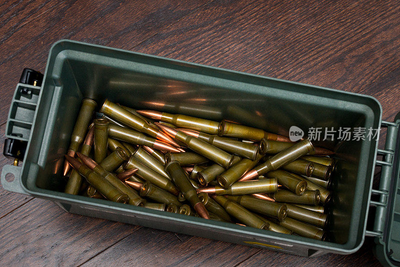 全盒7.62毫米(7.62x54毫米)镶边步枪弹药在俄罗斯制造