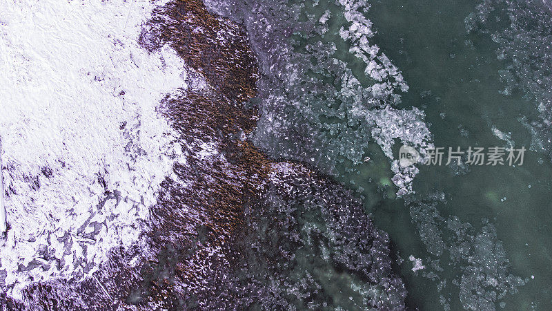 西雅图海岸冰冻的海面鸟瞰图