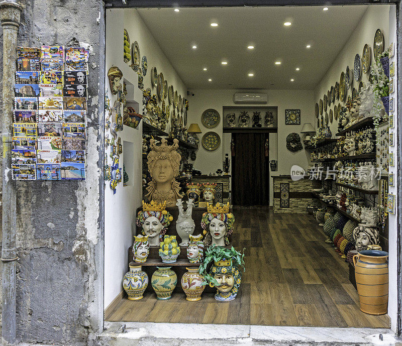 意大利西西里岛，巴勒莫，维托里奥的陶器店。