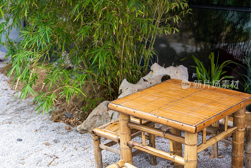 竹桌椅在日本花园