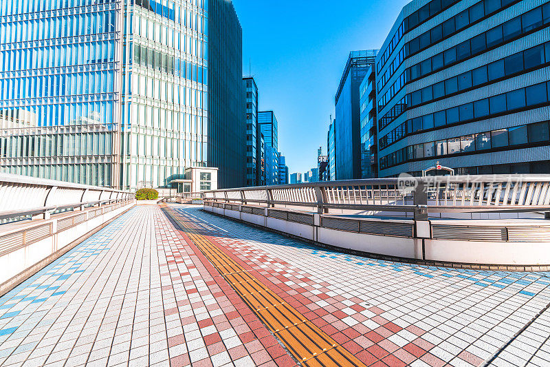 东京的人行桥结构