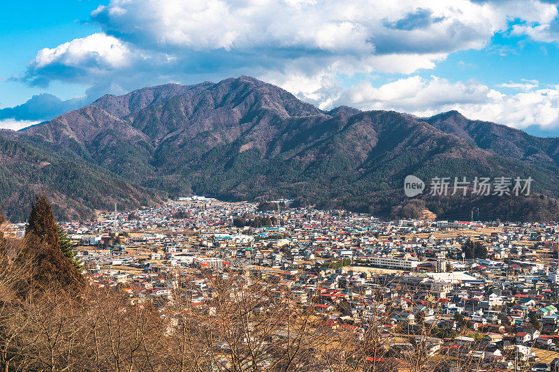 日本藤吉田市的鸟瞰图