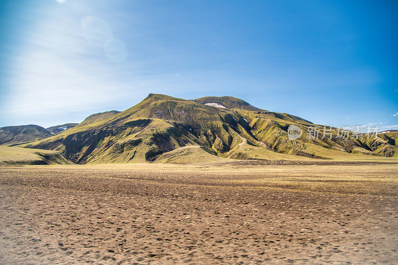 冰岛夏季的兰德曼纳劳加山脉