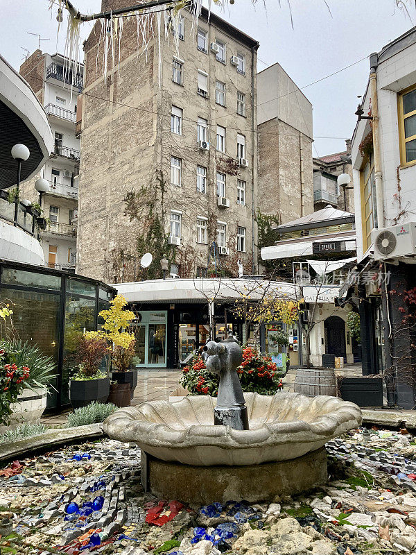 塞尔维亚-贝尔格莱德-市中心的老商场