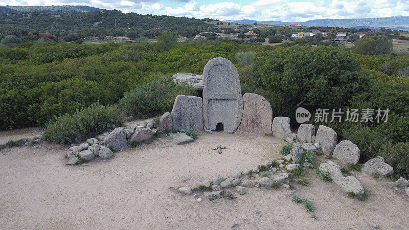 意大利撒丁岛多拉格里，努拉吉文明在青铜时代建造的巨人之墓