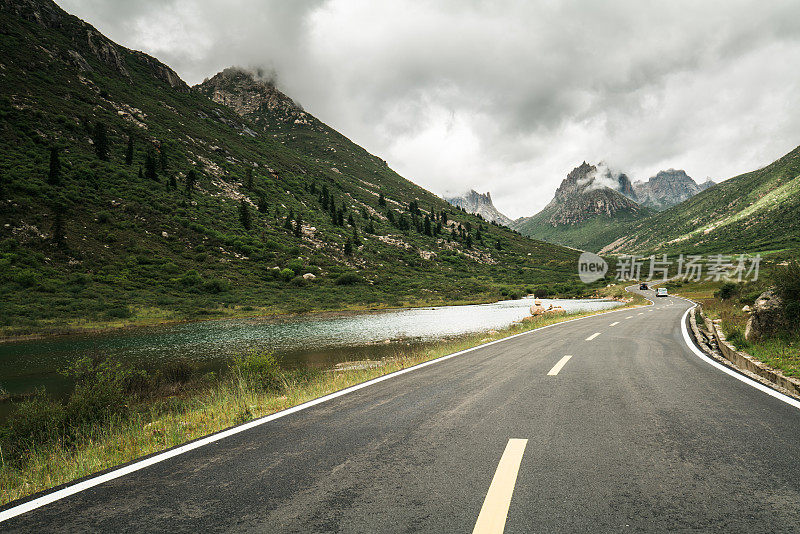 中国连宝业泽的山路