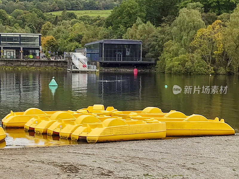 赛艇在洛蒙德湖海岸的气球格拉斯哥苏格兰英格兰英国