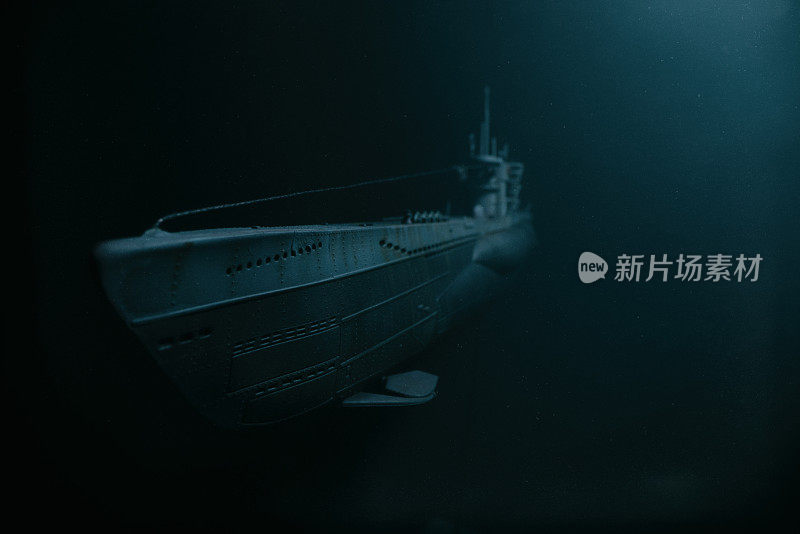北大西洋的老潜艇(比例模型摄影)