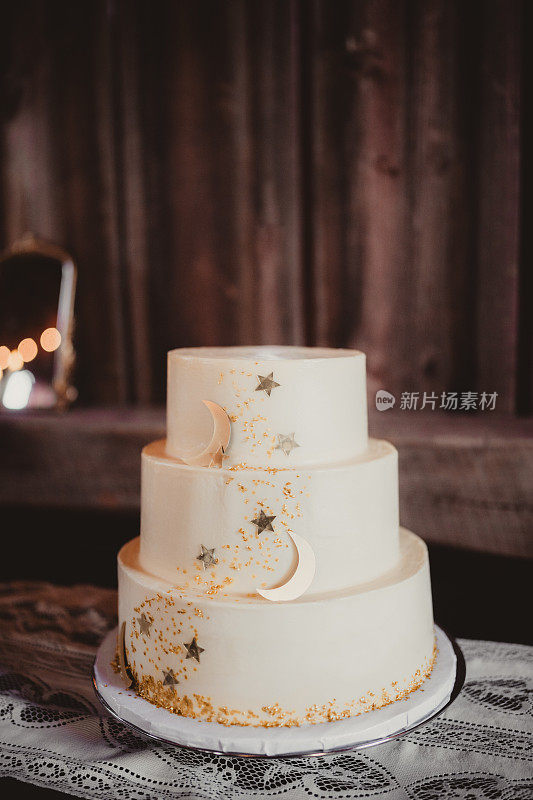 月亮和星星分层婚礼蛋糕