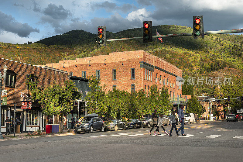 阿斯彭是科罗拉多州历史悠久的度假小镇，市中心主街上有零售商店和餐馆