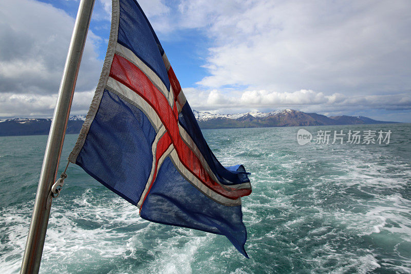 胡沙维克附近一艘船上的冰岛国旗。冰岛
