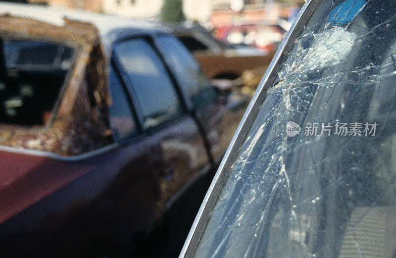 汽车挡风玻璃破裂，特写，土耳其伊斯坦布尔