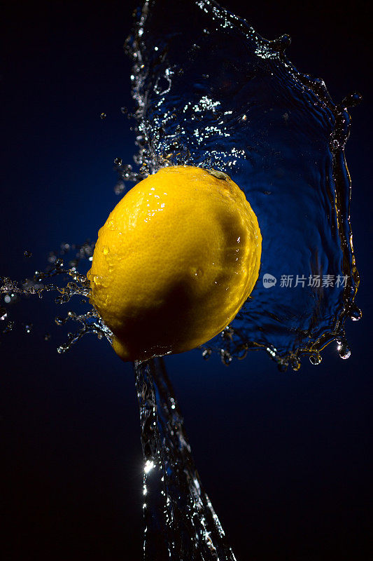 水和柠檬