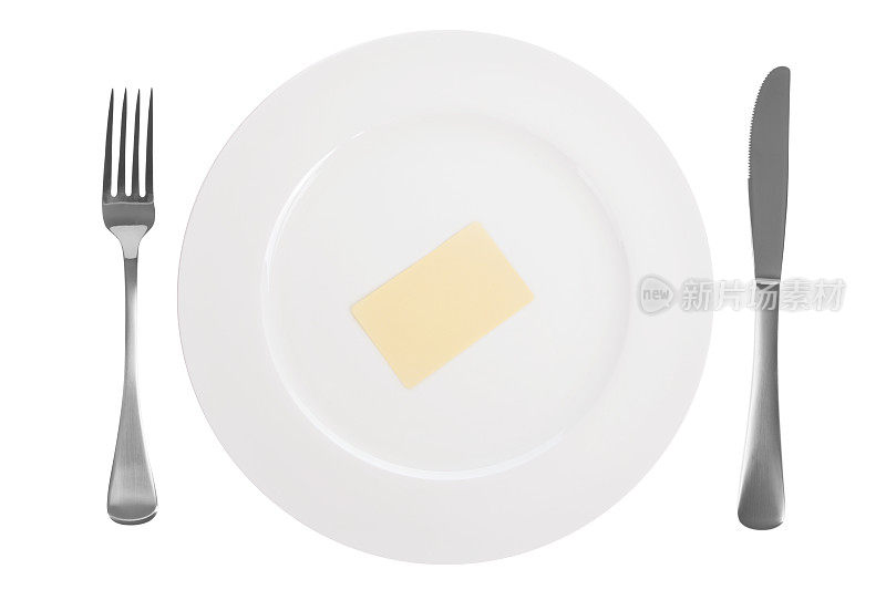 卡在盘子和刀叉在白色背景