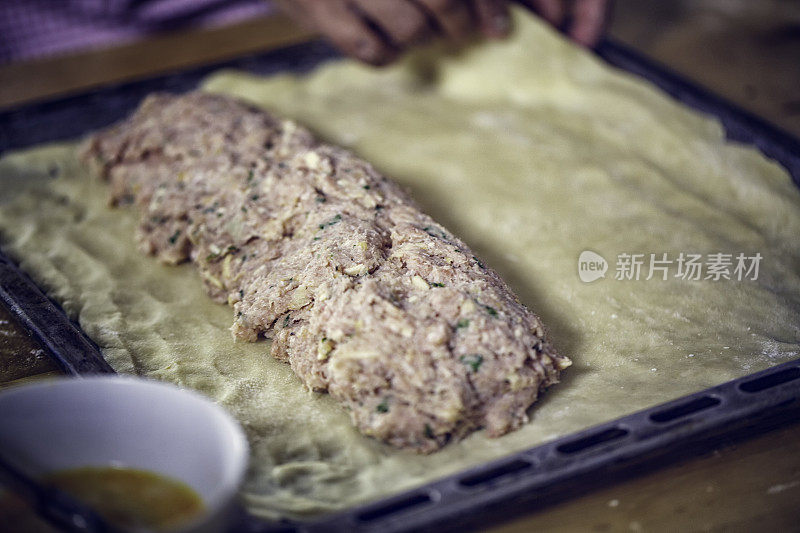 准备蟾蜍洞肉馅饼