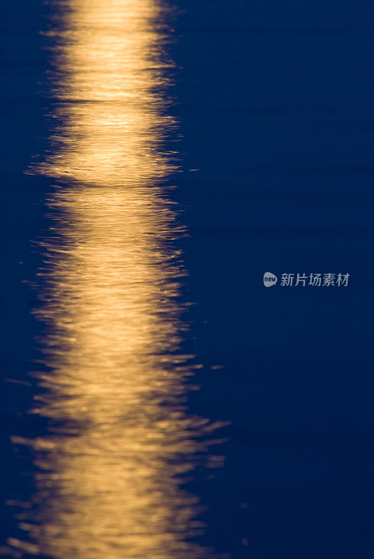 休伦湖上的月光