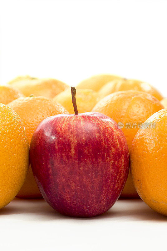红苹果和橘子，靠近点